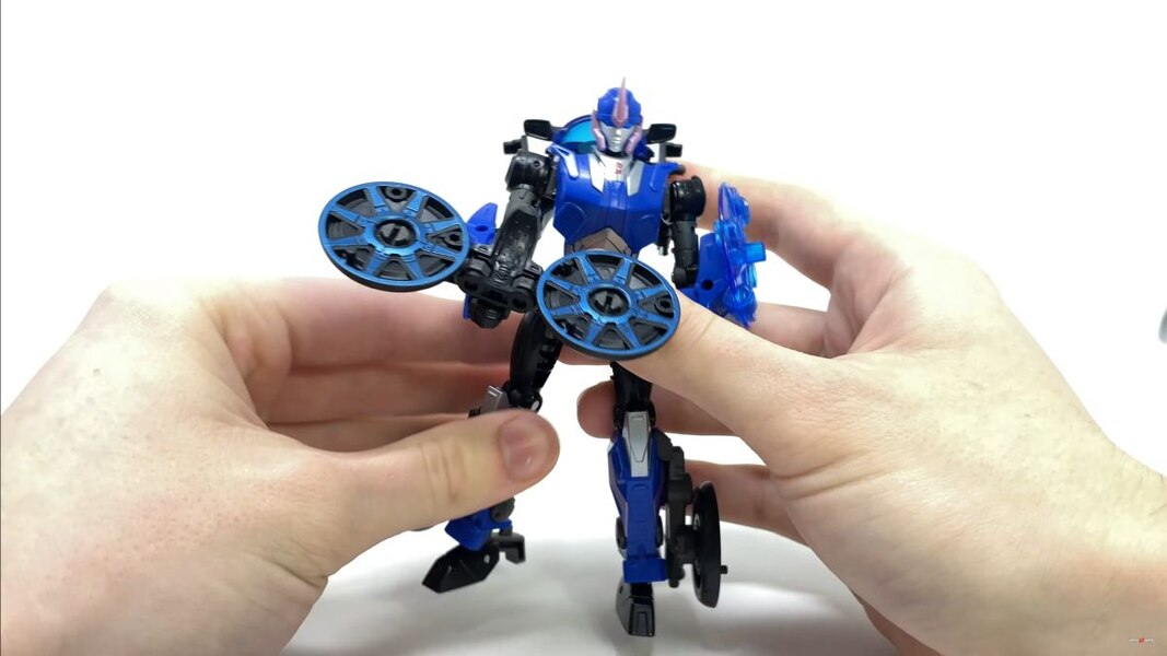 Transformers Legacy Prime Arcee In Hand Image  (27 of 43)